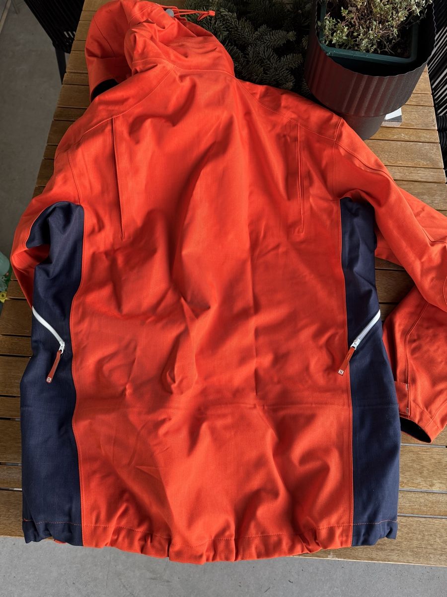 Salomon Giacche: SALOMON SNOWBOARD SKI SHELL JACKET – Usato da Adliswil venduto da benoitZH 2