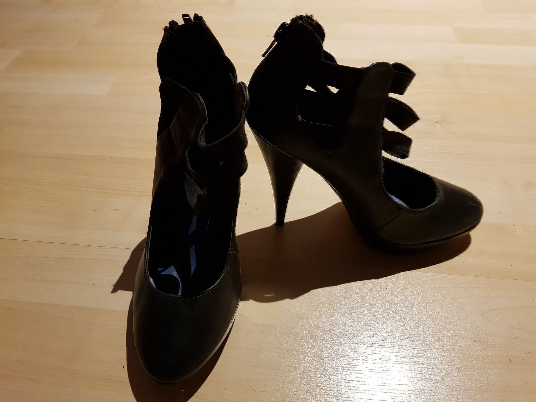 Scarpe da donna: High heels schwarz – Nuovo (secondo la descrizione) da Schwarzenburg venduto da Flamingo07