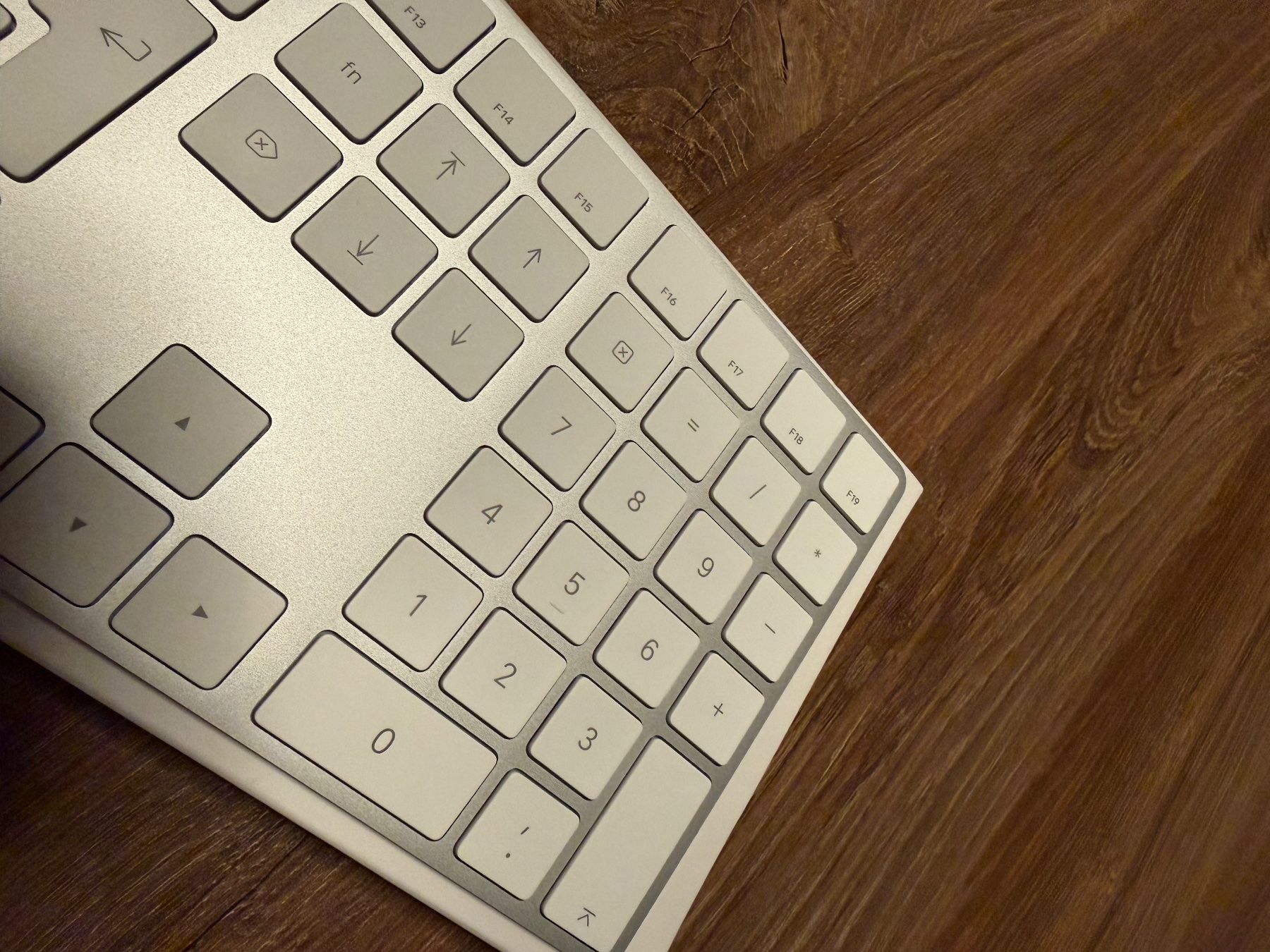 Apple Tastaturen: APPLE Wireless Magic Keyboard mit Ziffernblock - CH-Layout – Gebraucht aus Dottikon von Lf1120fl 4