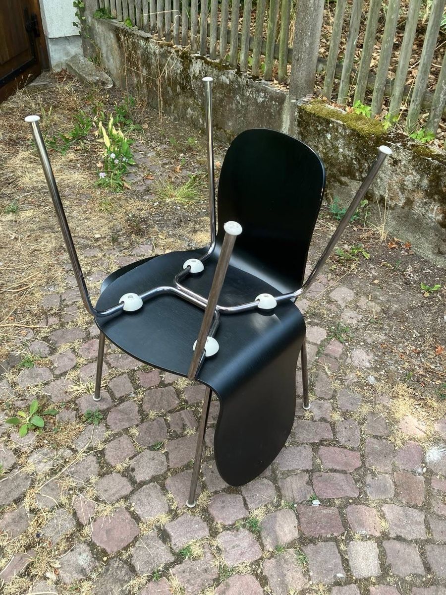 Sedie: Set aus vier schwarzen Stühlen mit Metallbeinen – Usato da Muttenz venduto da stamar12 3