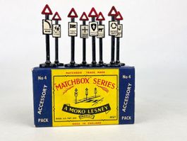 Matchbox Moko Lesney  Accessory Pack A4 Road Signs - MINT!