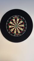 Dartboard Winmau Blade 6 mit schwarzem Auffangring gebraucht