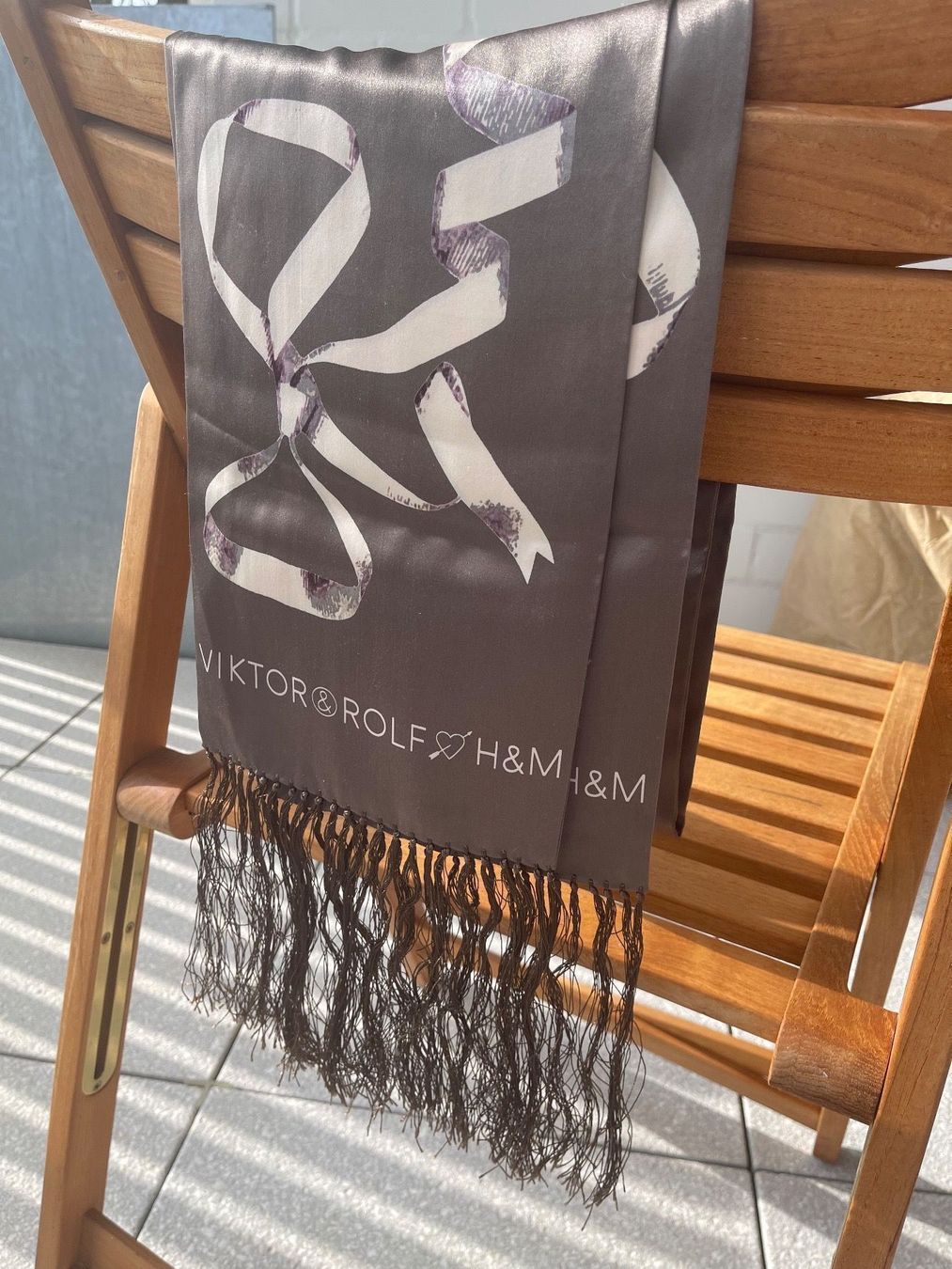 Foulard & Sciarpe: Victor & Rolf H&M Seidenschal – Nuovo (secondo la descrizione) da Brütten venduto da Rod816 1