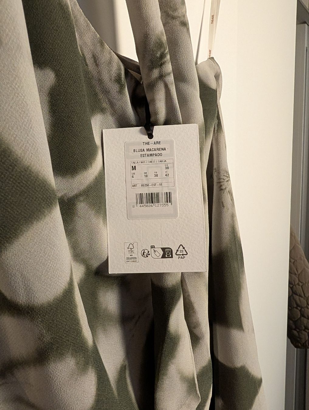 Camicette: Designer Bluse The Are "Macarena" asymmetrisch – Nuovo e nell'imballaggio originale da Luzern venduto da Leabitzi 1