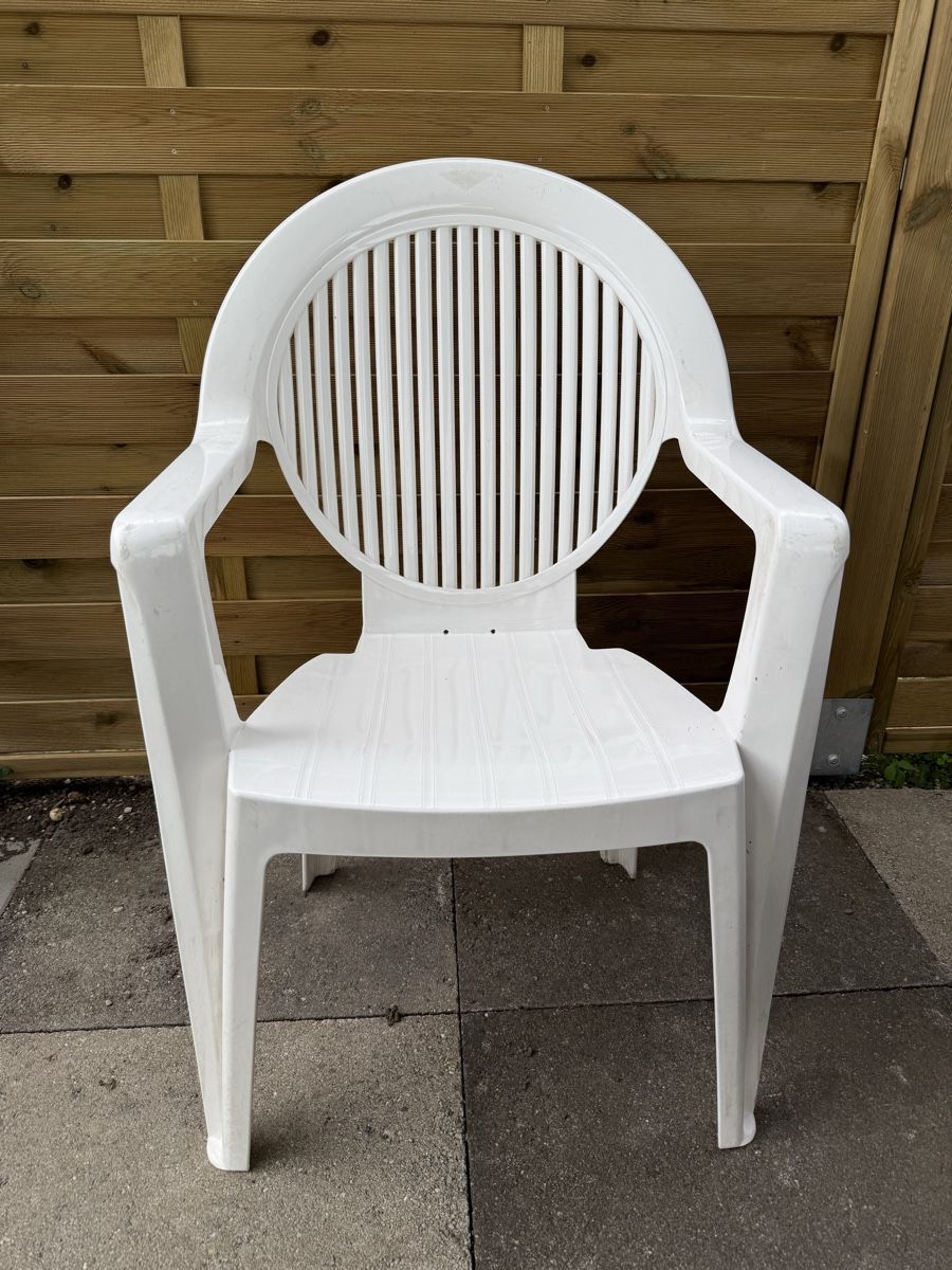 Chaises: Gartenstühle 8 Stk. – D'occasion à Henggart par depeterli
