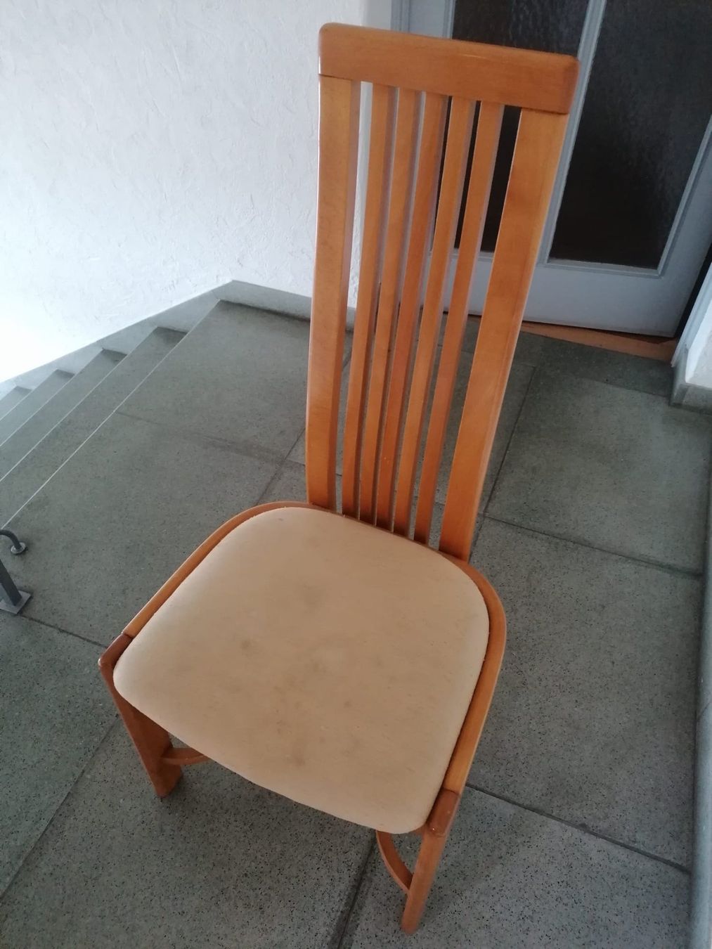 Sedie: 4 Holzstühle mit Polsterbezug, hellbraun. – Usato da Zürich venduto da Almohammed 1