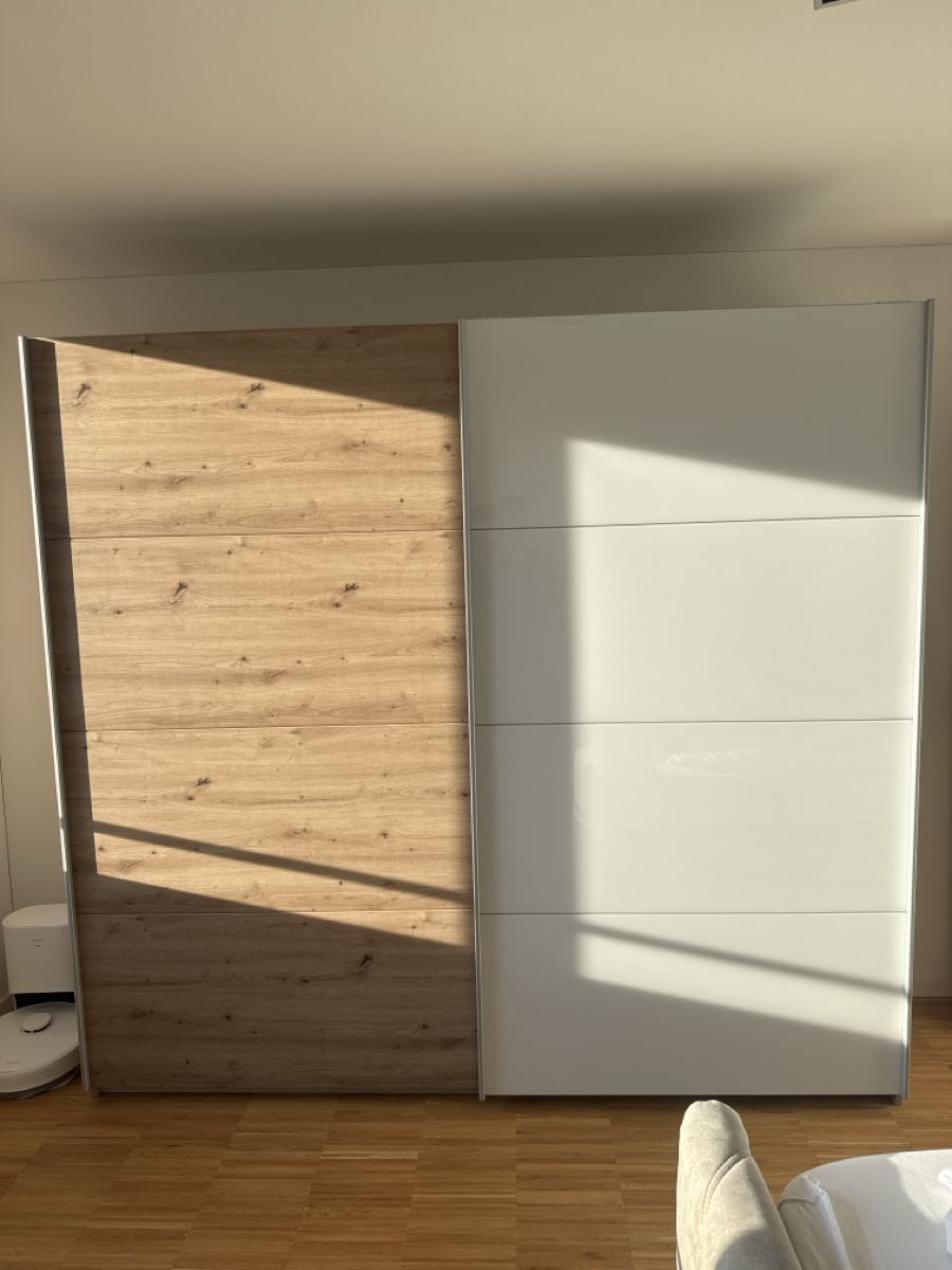 Armadi: Schrank Holz/weiss – Usato da  venduto da  1