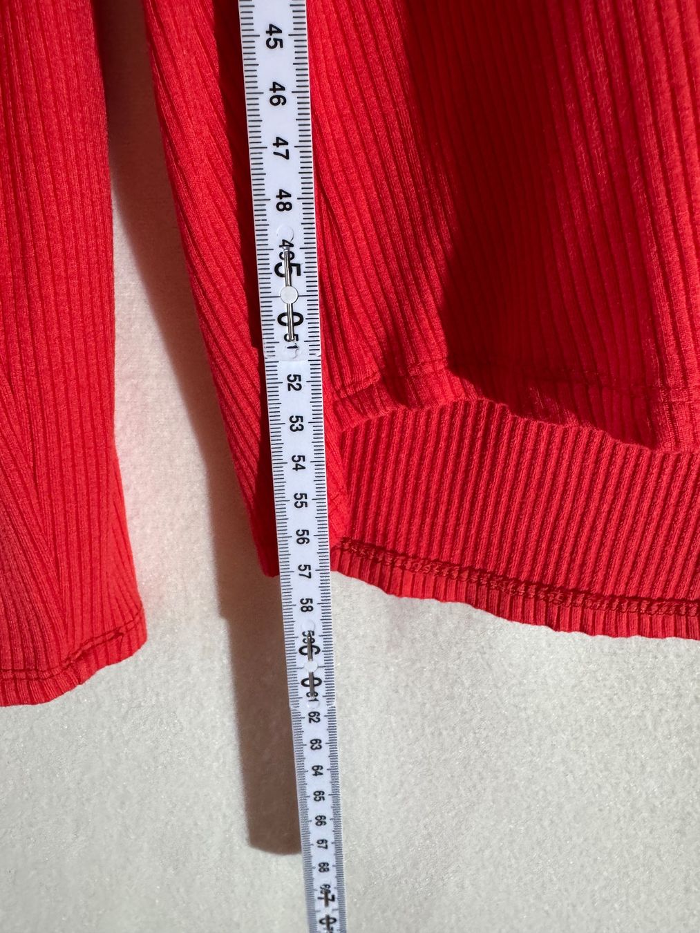 Pulls & Sweat-shirts: Schöner roter Pullover mit Spitzenrand – D'occasion à Grosswangen par second_hand_dress 3
