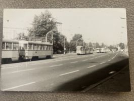 Foto von 1977 10x6.5cm Tram auf der W.-Pieck-Allee Magdeburg
