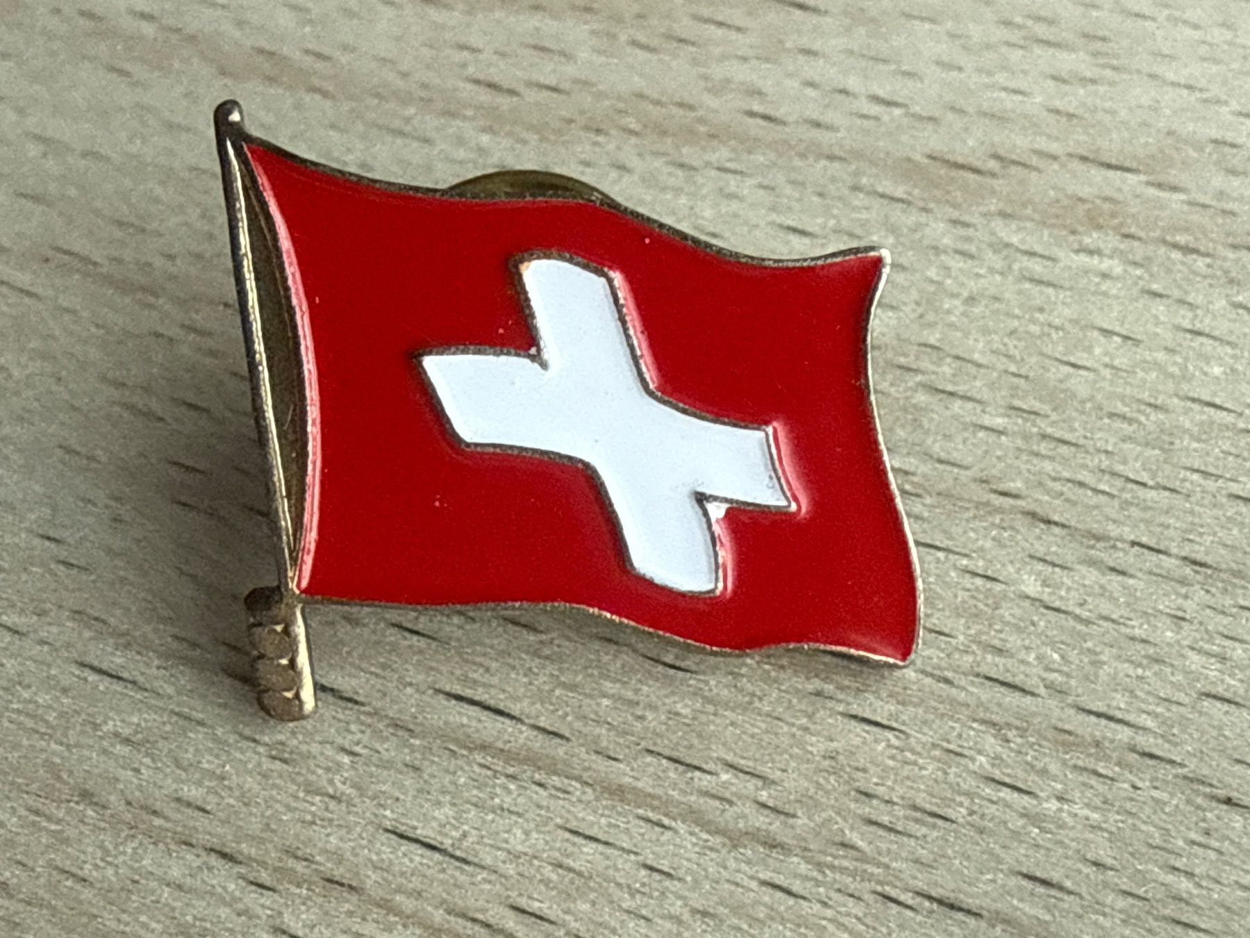 Placchette & Badge: Pin Schweizer Flagge – Usato da Glattbrugg venduto da Schweigmatt