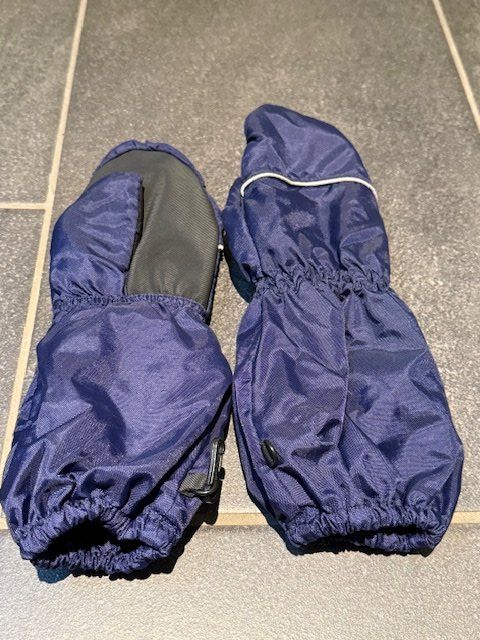 Guanti & manicotti: Kinderhandschuhe – Usato da Hägendorf venduto da oezi74