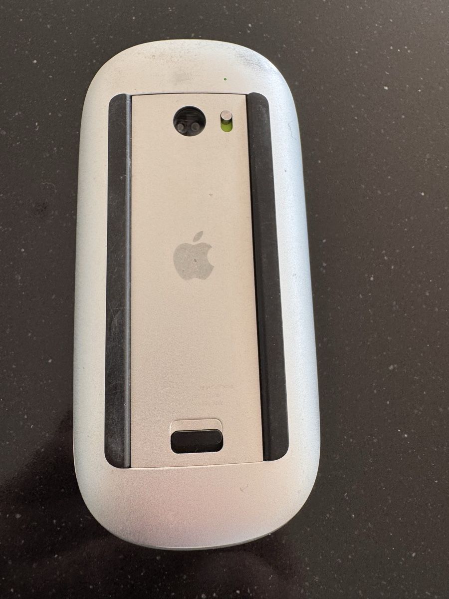 Apple Mouse: Apple Magic Mouse weiss mit Batterie! – Usato da Gisikon venduto da Andy251 2