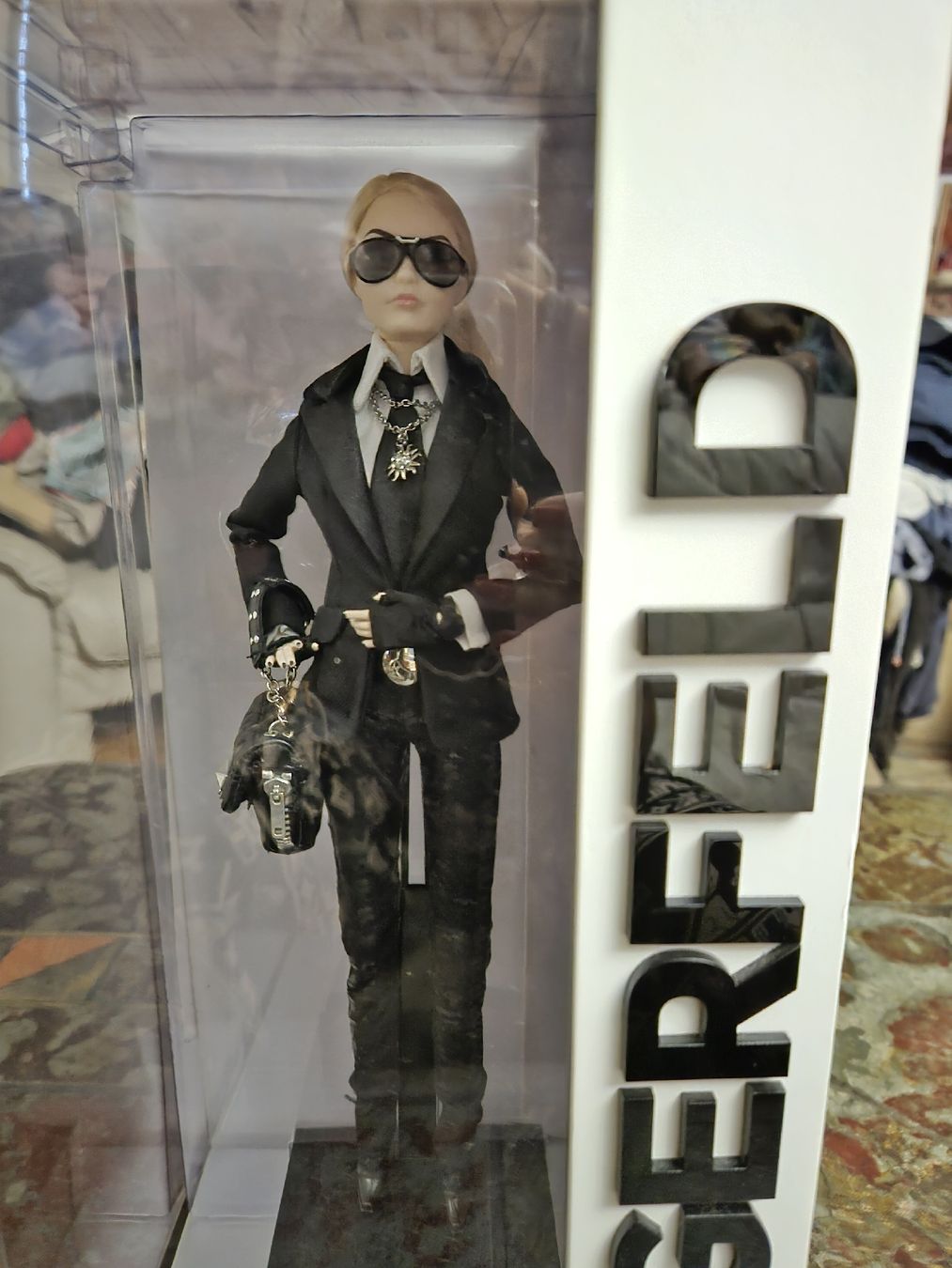 Puppen: Karl Lagerfeld Barbie Puppe – Neu (gemäss Beschreibung) aus Aesch ZH von acme999 2