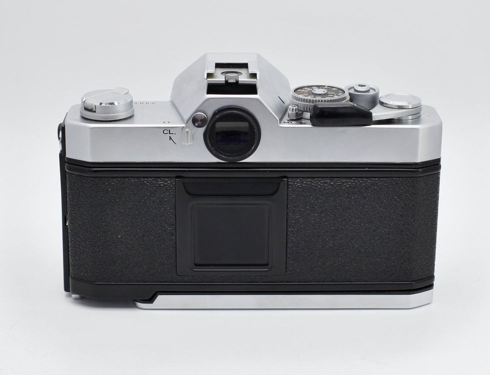 Konica Autoreflex T3 m. Sigma MC Mini-Wide II 28mm f2.8 3