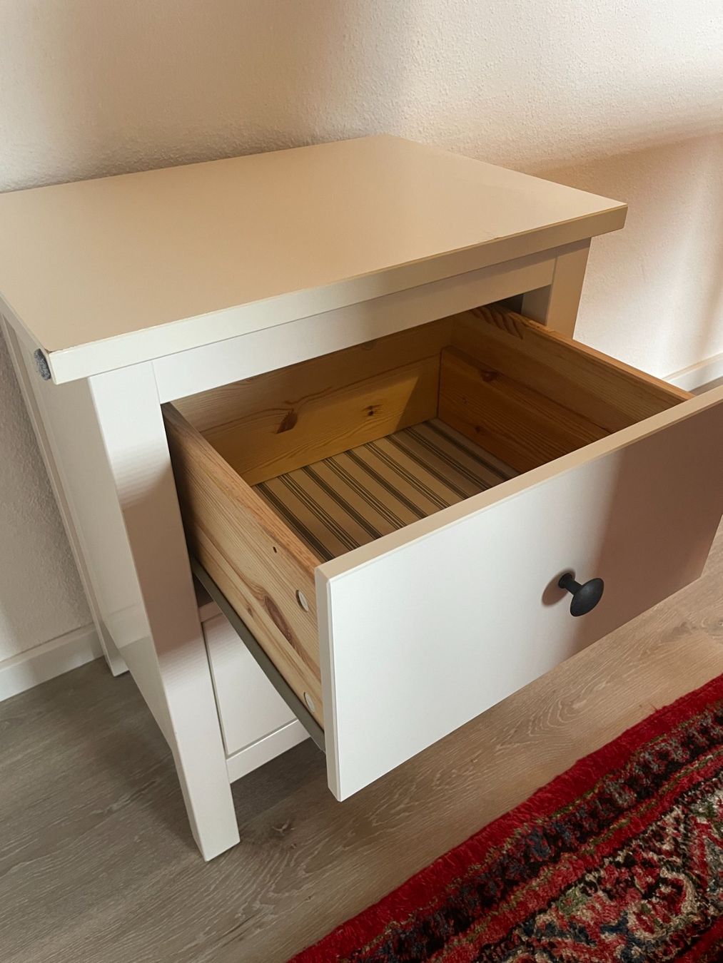 Ikea Comodini: Weisser Nachttisch mit 2 x Schubladen – Usato da Schmerikon venduto da die_8b8m 2