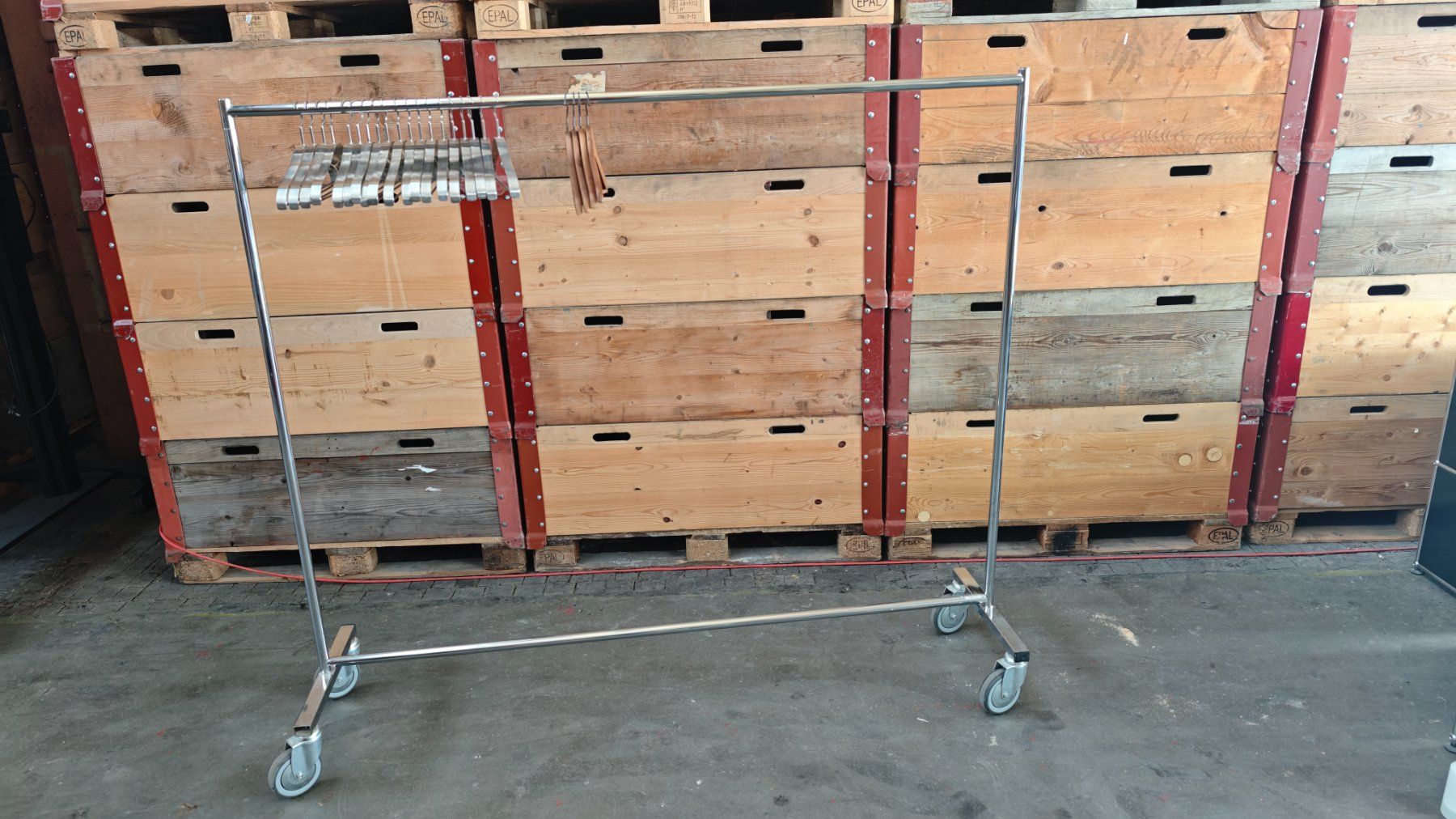 Guardaroba: Kleiderständer fahrbar – Usato da Luzern venduto da pilatusshop