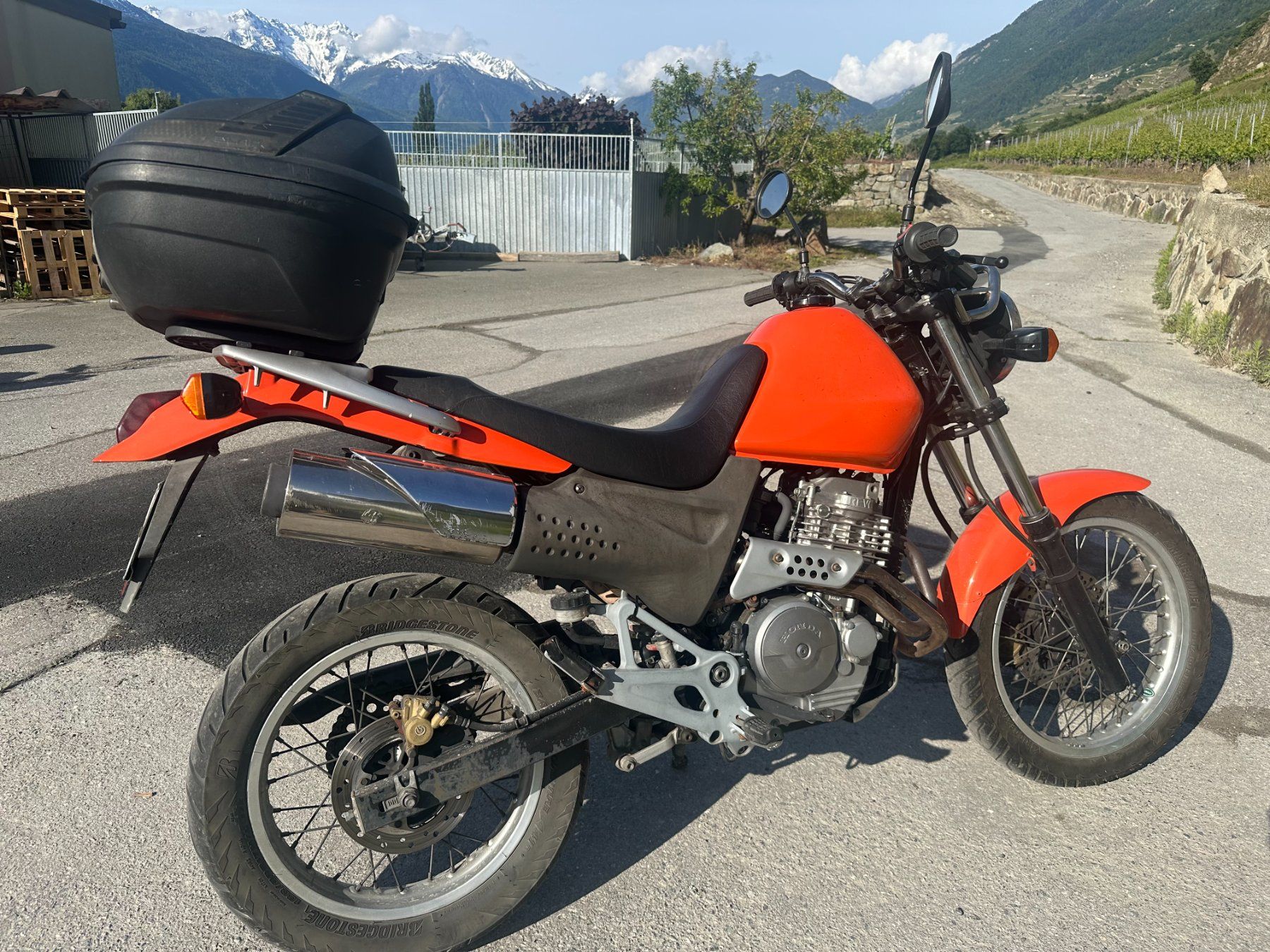Honda Enduro: Honda SLR 650 – Gebraucht aus Fully von Benur