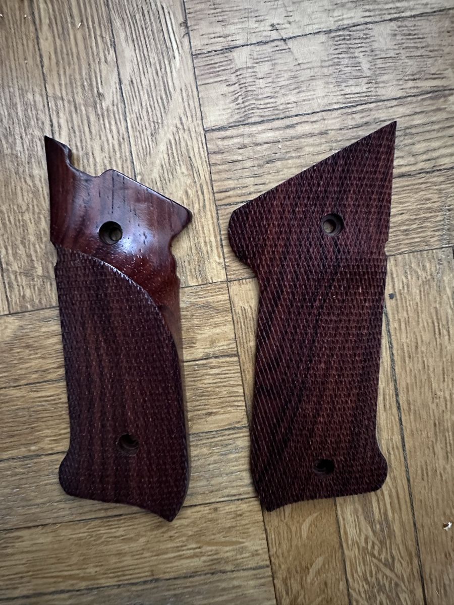 Tutti gli attrezzi: Holzgriffe Cocobolo per Ruger MK 2-3 – Usato da Lugano venduto da bat_wsc8