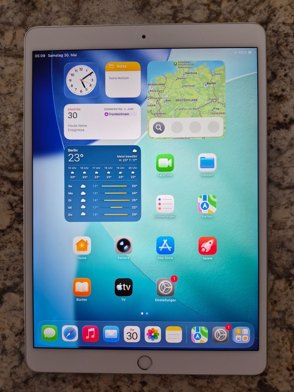 Apple Tablet PC: iPad Air 3. Gen. Silber 256GB – Usato da Dornach venduto da Toko4