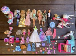 6 Barbies, 2 Ken, 1 Kind und Pferd, Kleider, Zubehör