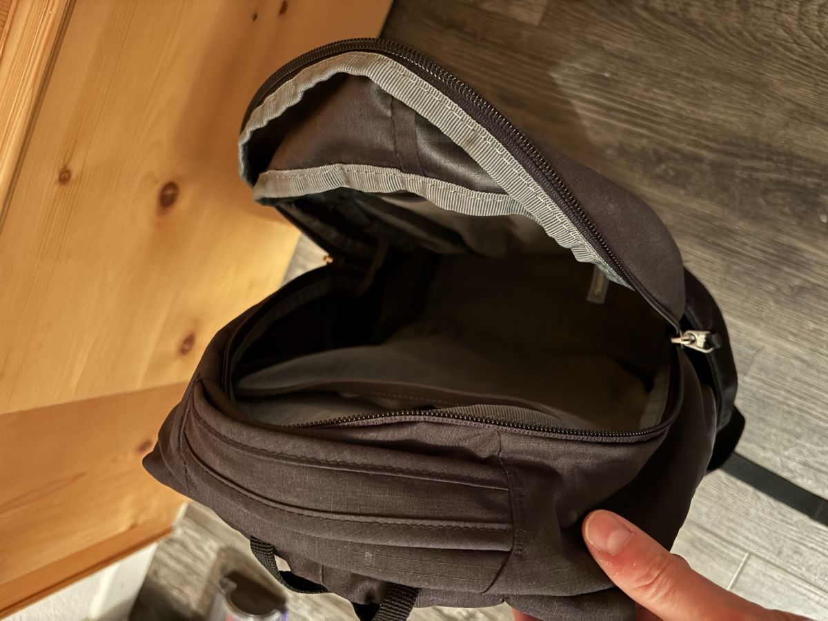 Deuter Zaini: Deuter StepOut 16 Black Backpack – Usato da Pfäffikon SZ venduto da iva_9fnw 3