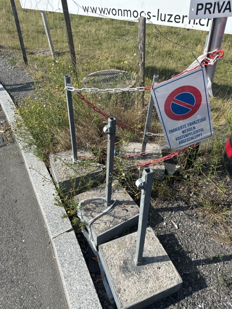 Clôtures: 6 absperpfosten – D'occasion à Luzern par Swiss-Garage 1