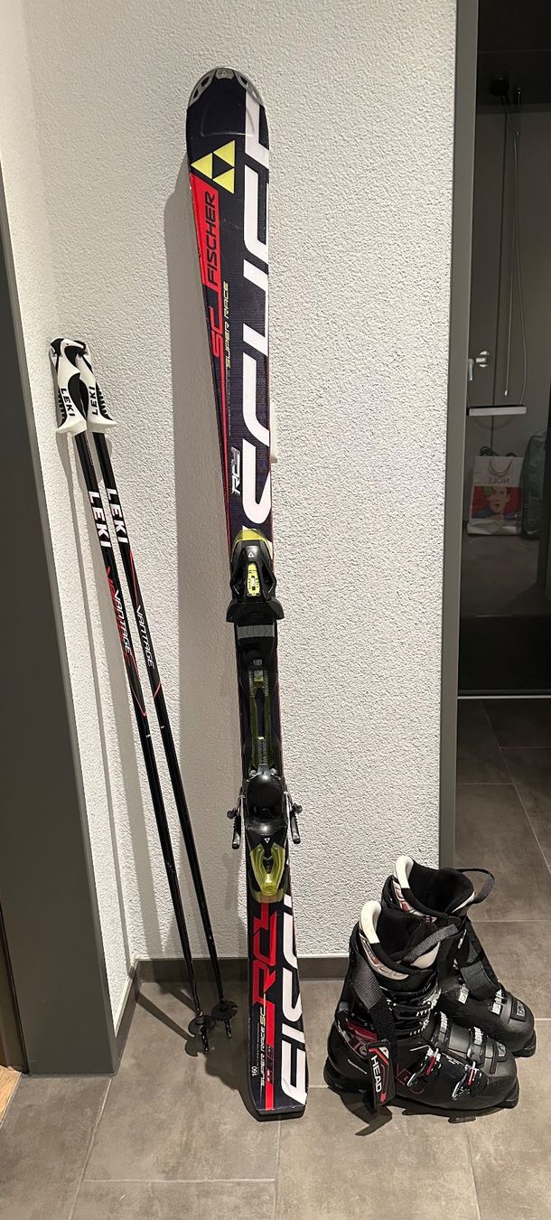 Sci: Komplette Ski Austrüstung – Usato da Weinfelden venduto da suzanaa.9