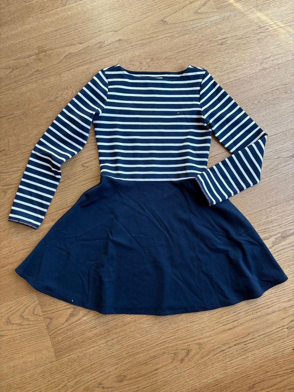 Vestiti & Gonne: Kleid Marke Tommy Hilfiger Grösse 176 – Usato da Solothurn venduto da 07mika07