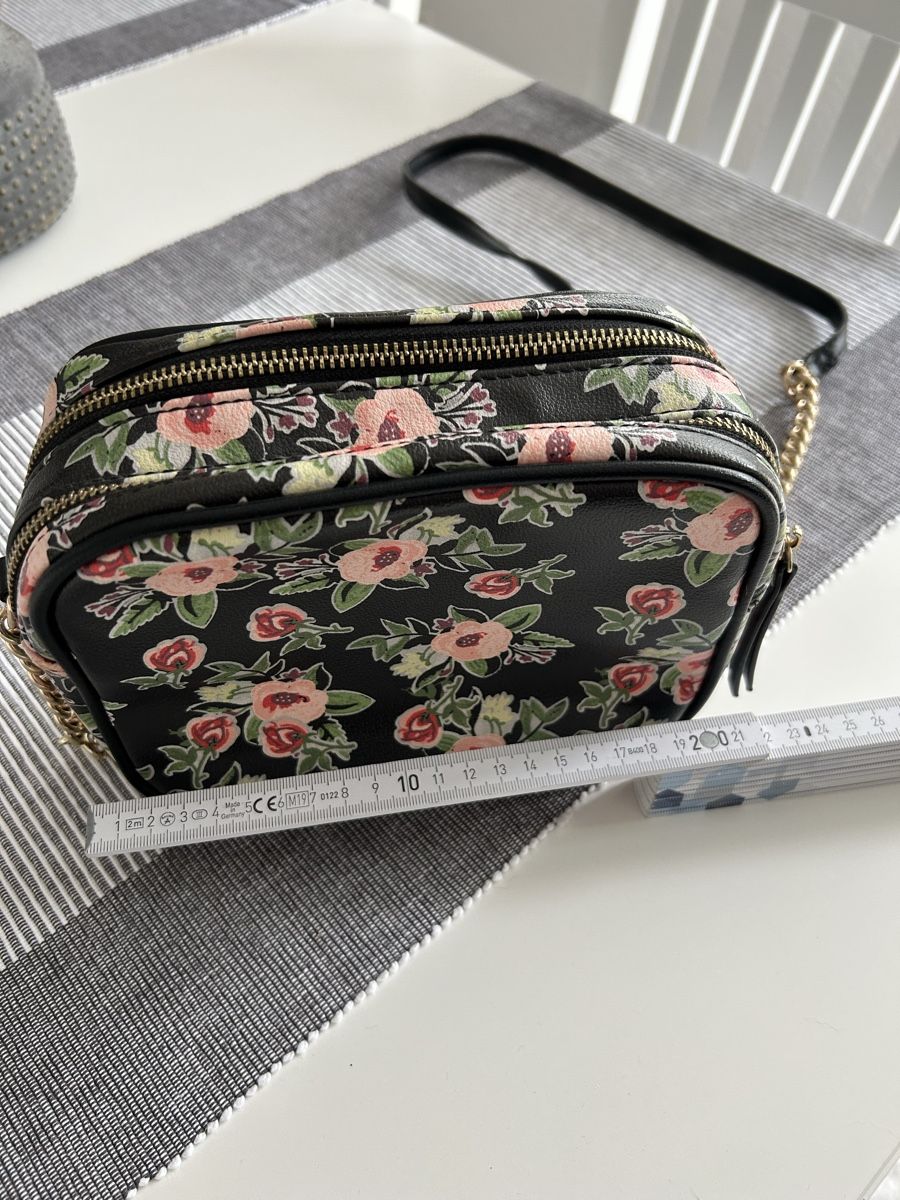 Borse da donna: Umhängetasche / Crossbody Bag – Usato da Mägenwil venduto da afiloni84 5