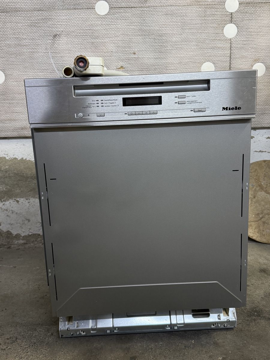 Lavastoviglie: Miele Geschirrspüler G 26725-60 SCi – Usato da Trasadingen venduto da Kaffee.mann 1