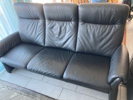 Sofa und Sessel aus Leder