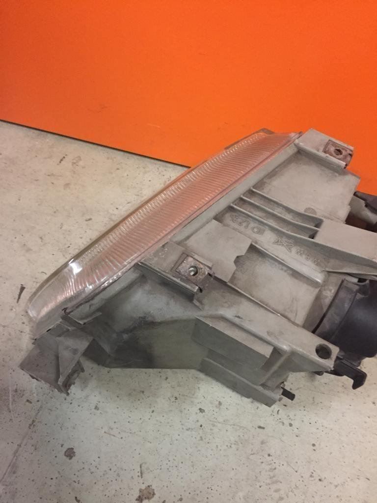 Renault Tutti pezzi di ricambio auto: Renault Clio I Scheinwerfer rechts 7701034147 – Usato da Altnau venduto da gahoal 1