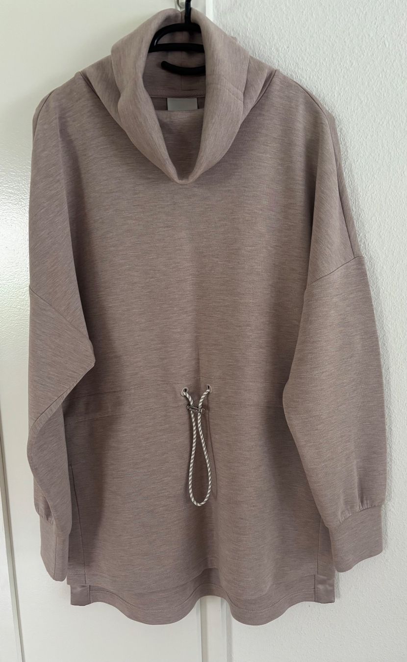 Maglioni & Felpe: Varley Athleisure Pullover – Nuovo e nell'imballaggio originale da Luzern venduto da Chiara.9