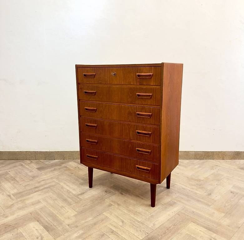 Cassettiere: Mid Century dänische teak Kommode – Usato da basel venduto da futureforyesterday 2