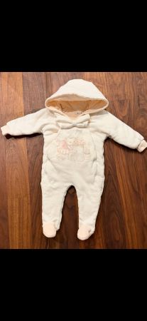Neuer Baby-Mädchen-Strampler