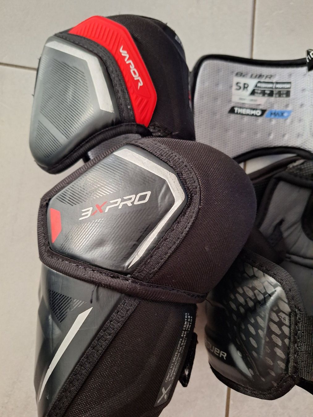 Bauer Protezioni & Imbottiture: Eishockey Ellbogenschutz – Usato da Wegenstetten venduto da mcfly321 1