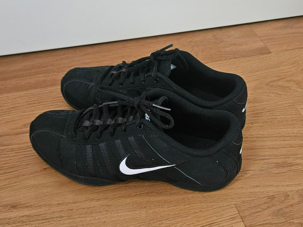 Nike Scarpe da donna: Hallenturnschuh Nike schwarz – Nuovo (secondo la descrizione) da Gockhausen venduto da Carolin_K 2