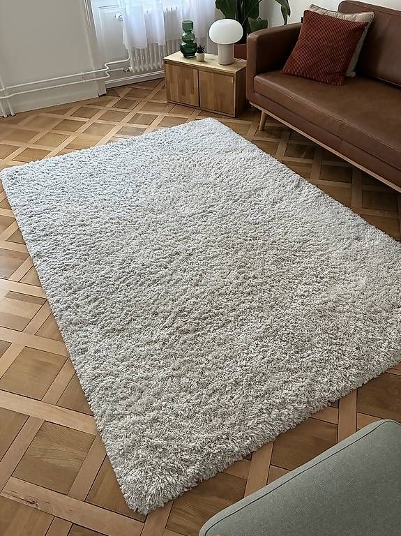 Teppiche: Weisser Teppich – Gebraucht aus Basel von jan_xwq9