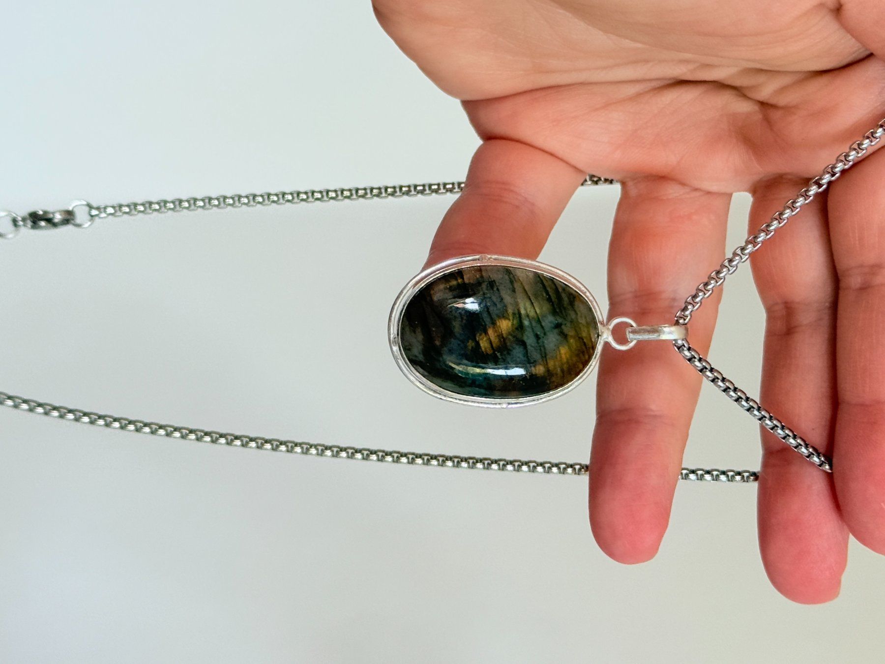 Ketten: Collier avec labradorite - Élégant & Naturel! – Neu und originalverpackt aus Genève von AWWA 1
