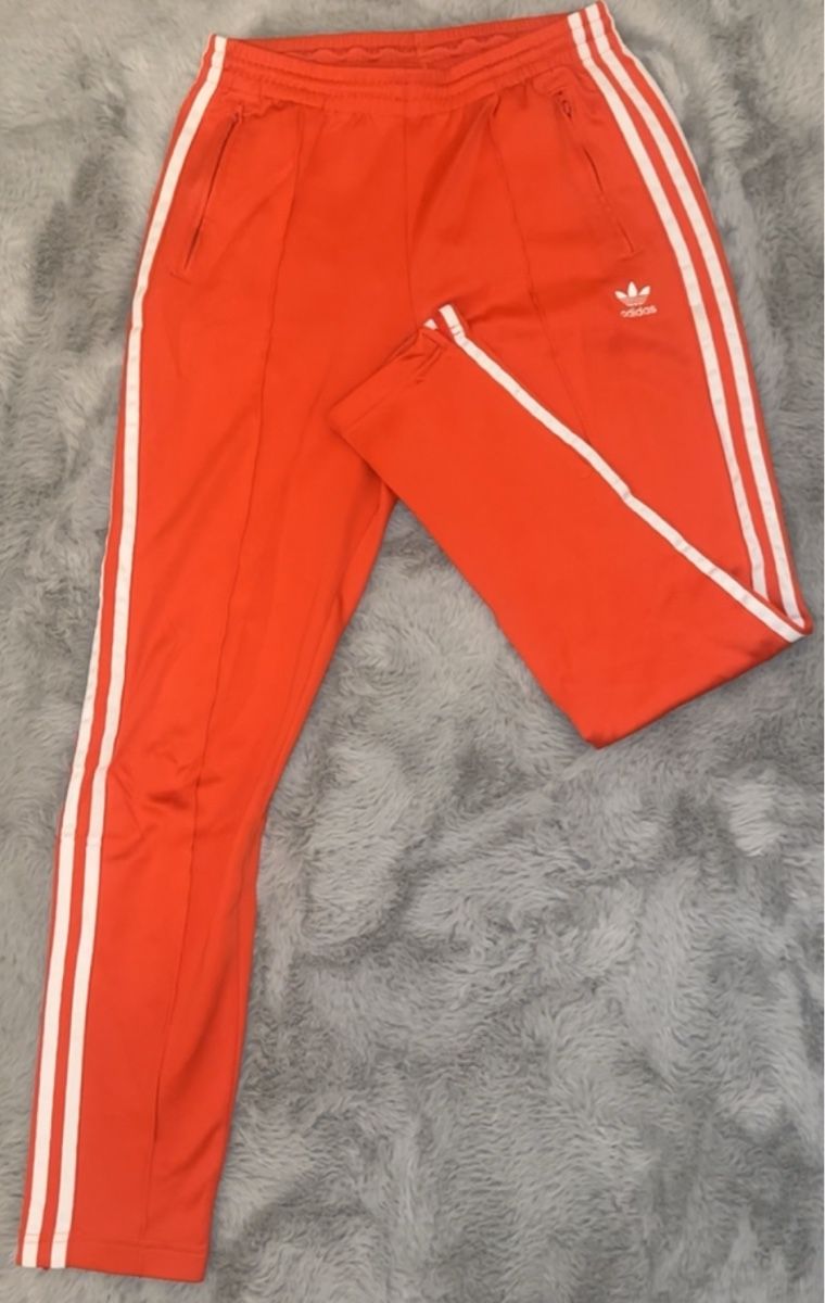 Adidas Pantaloni: Rote Adidas Trainingshose – Nuovo (secondo la descrizione) da Bülach venduto da RuShe_