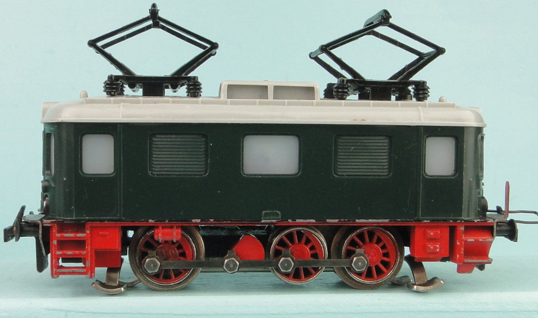 Trix Modellini di ferrovie: TRIX Express H0 BLS Lokomotive – Usato da Bülach venduto da cann11 1
