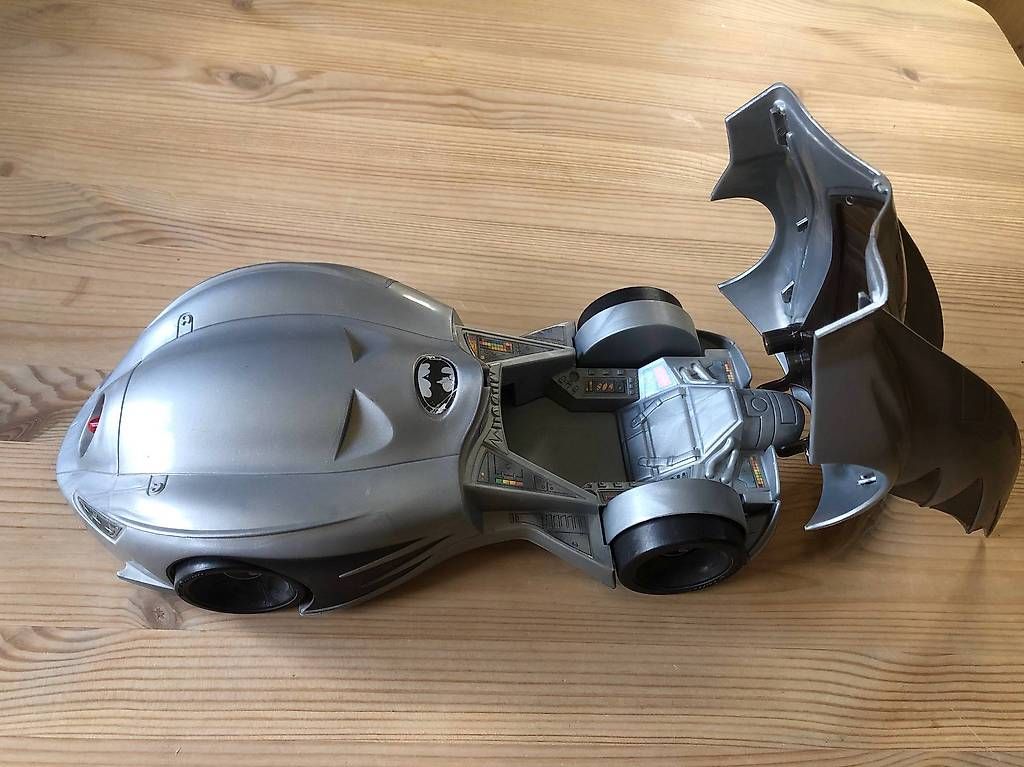 Modellini d'auto: BATMAN Batmobile 1994 KENNER – Usato da Champéry venduto da jaquin57 3