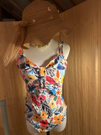 Neuer, farbenfroher Sommer-Badeanzug, Grösse L, Top Zustand!