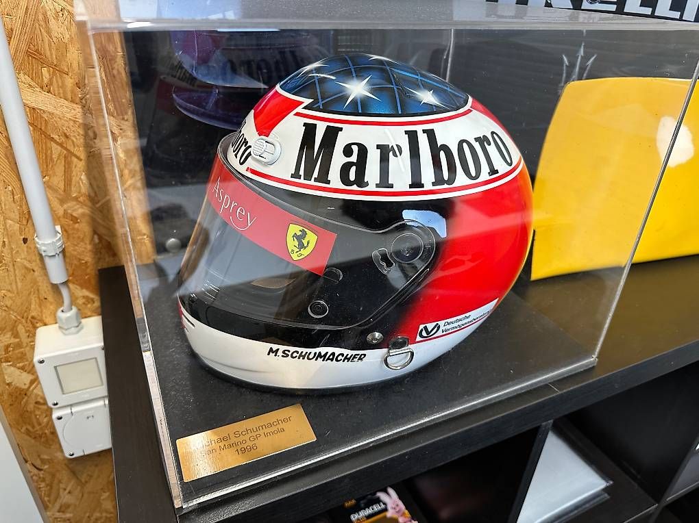 Abiti antichi: Schumacher Helmet Imola 1996 – Usato da Lumino venduto da DEMRacingSimulators