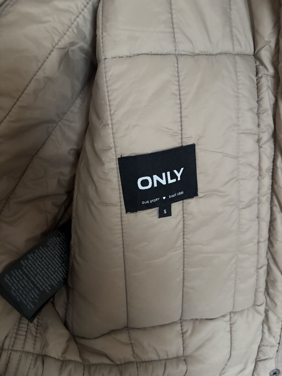 Mäntel: Moderne Oversize-Steppjacke – Gebraucht aus Luzern von Monica_19 2