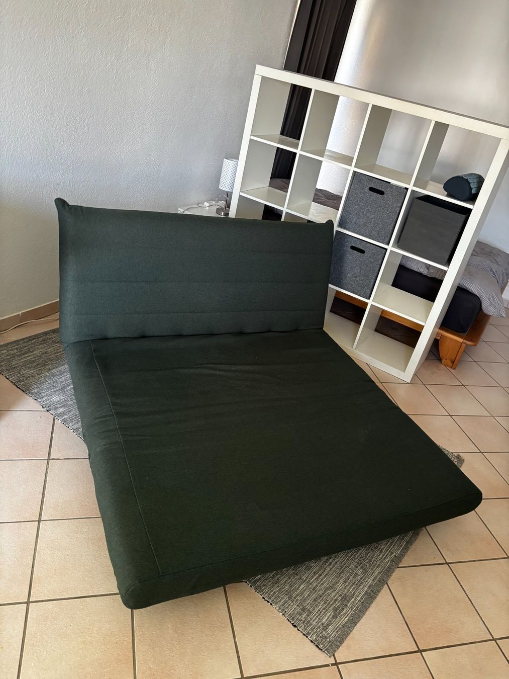 Sofas: Canapé-lit dépliable avec coussins – D'occasion à Biel/Bienne par Didine68 1