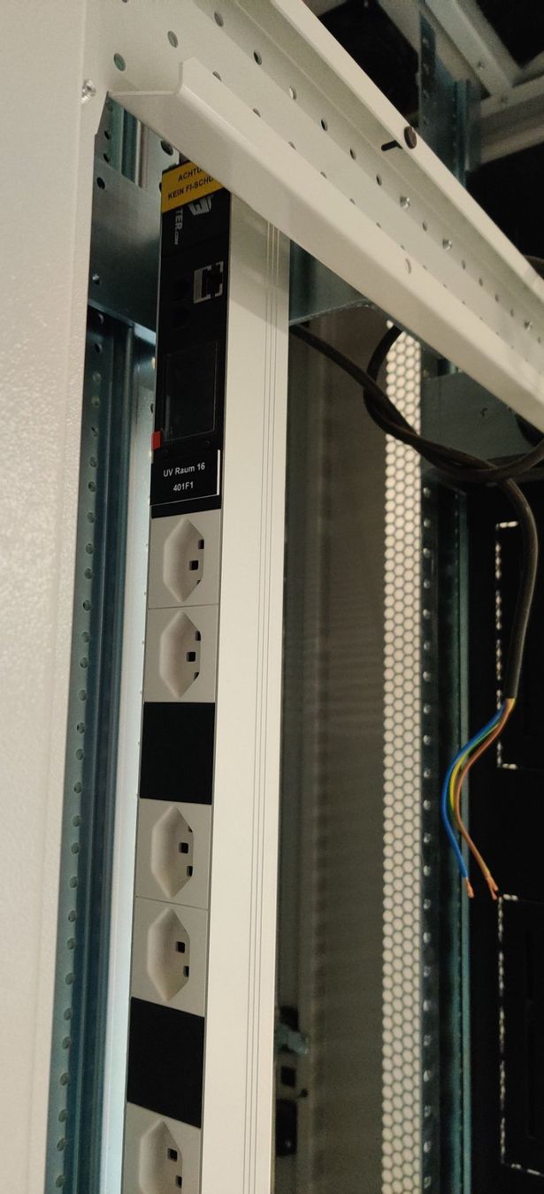 Racks & Ständer: Netzwerkgehäuse, Netzwerkschrank, Neu – Neu und originalverpackt aus Erstfeld von Bini-CH 8