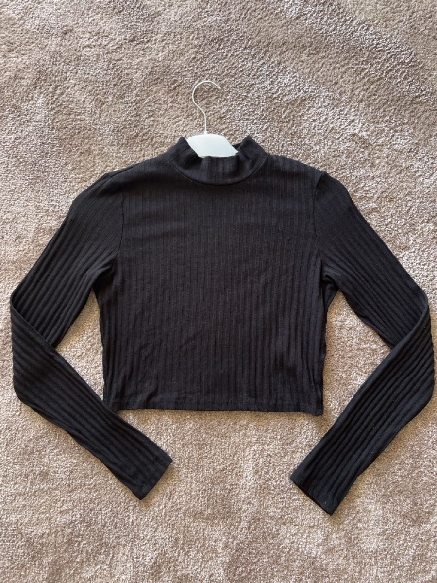 Top: Crop top manches longue noir S/M – Usato da Lausanne venduto da mae_dj7r