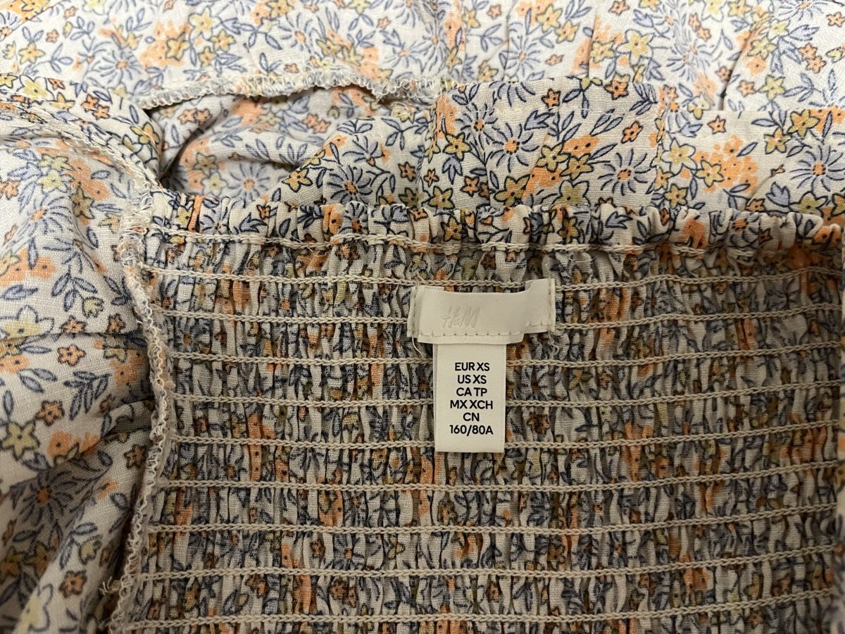 H&M Chemisiers: Bluse mit Blumenmuster weiss XS neu – Neuf (Voir description) à Birrwil par vanyboo 5