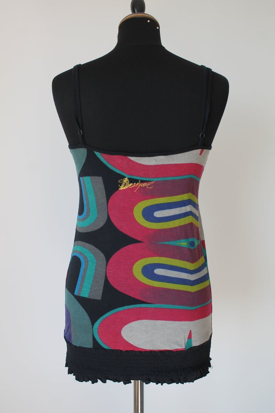 Desigual Top: Top DESIGUAL taille S – Usato da Chez-le-Bart venduto da jasse 1